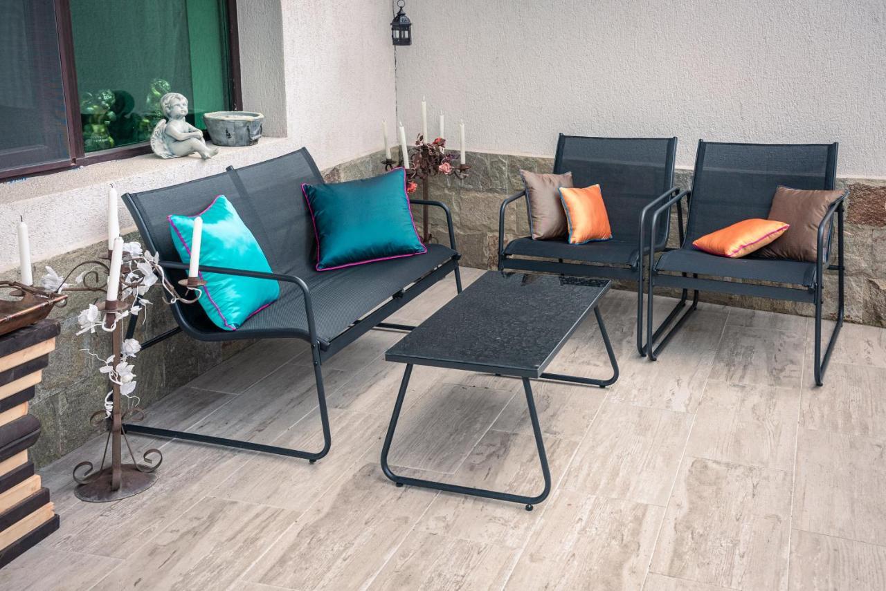The Gallery Guest House - Garden And Garage Weliko Tarnowo Exterior foto